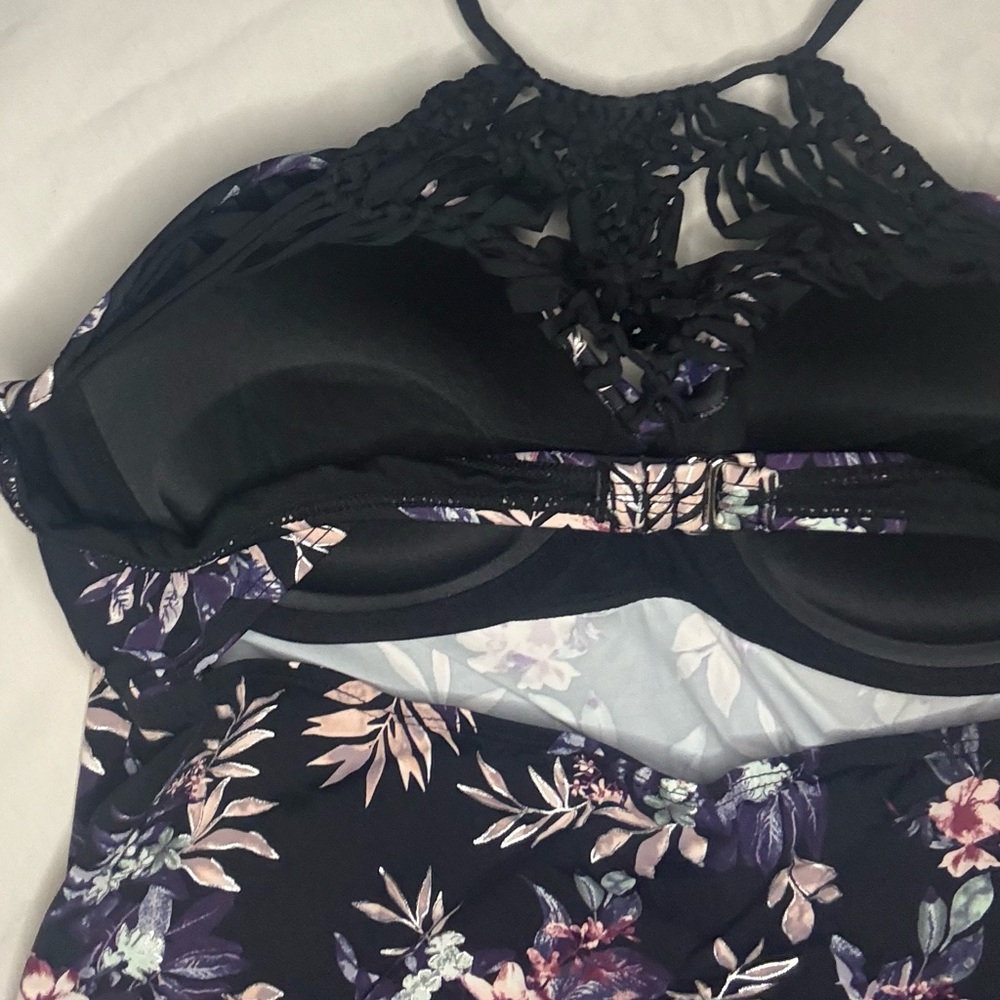 Floral Halter swim top with Black design - Picture 4 of 7